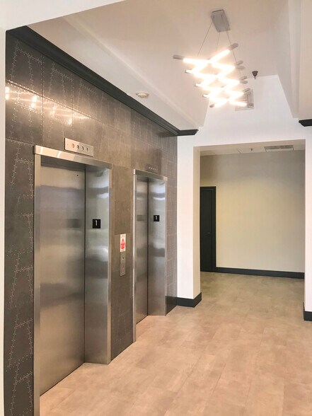 More Photos Of 1100 5th Ave S, Naples Office For Lease