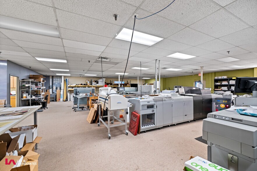 More Photos Of 5020-5072 Clark Howell Hwy, College Park Showroom For Lease