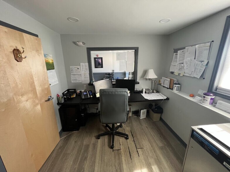 More Photos Of 3 Mound Ct, Merrimack Coworking Space