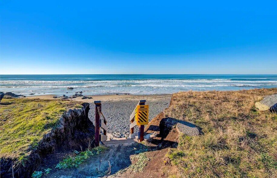 More Photos Of 95500 Highway 101 S, Yachats Hotel For Sale