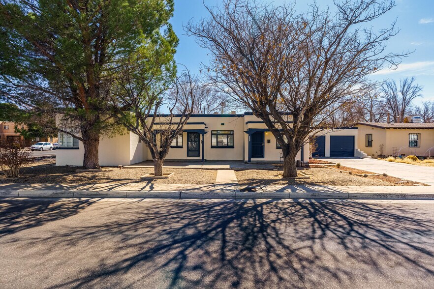 Primary Photo Of 1005 Carlisle Blvd SE, Albuquerque Apartments For Sale