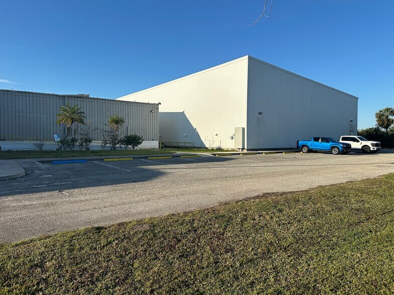 More Photos Of 2105 S Dock St, Palmetto Food Processing For Sale
