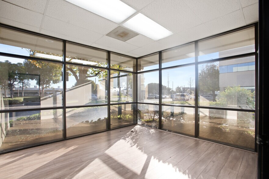 More Photos Of 1351 S Lewis St, Anaheim Warehouse For Sale