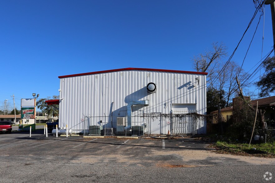 More Photos Of 2200 N W St, Pensacola Freestanding For Lease
