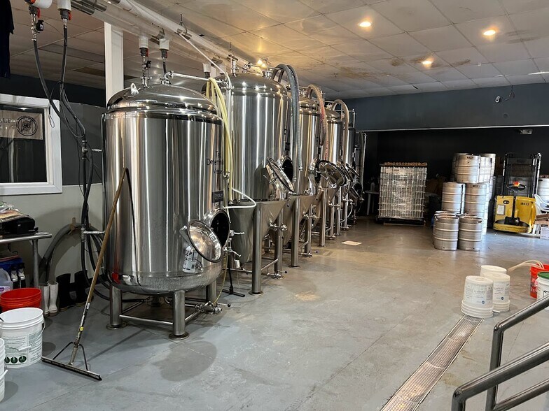 More Photos Of 59 N Main St, Bristol Unknown For Lease