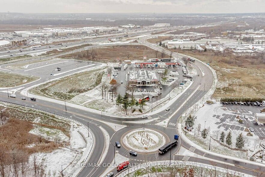 More Photos Of 495 York Rd, Niagara On The Lake General Retail For Sale