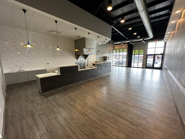 More Photos Of 3233 E Sunshine St, Springfield General Retail For Lease