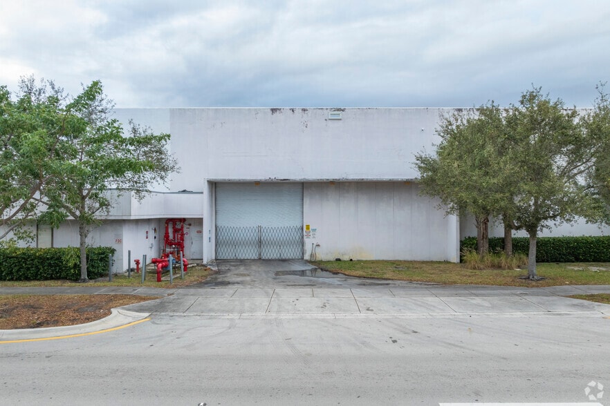 Primary Photo Of 912-915 S Dixie Hwy E, Pompano Beach, Pompano Beach Manufacturing For Lease