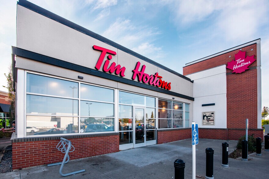 More Photos Of 8713 156th St, Edmonton Storefront For Lease