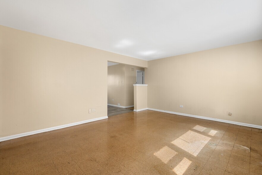 More Photos Of 3631 147th St, Midlothian Apartments For Sale