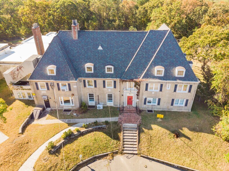 More Photos Of 18 Tower Hill Rd, Shoreham Schools For Sale