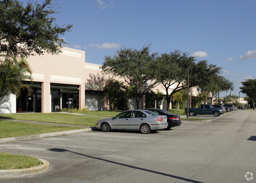 More Photos Of 11801 NW 100th Rd, Medley Warehouse For Lease