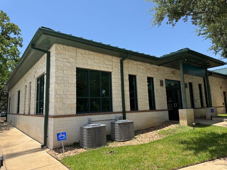 More Photos Of 16010 Park Valley Dr, Round Rock Medical For Lease