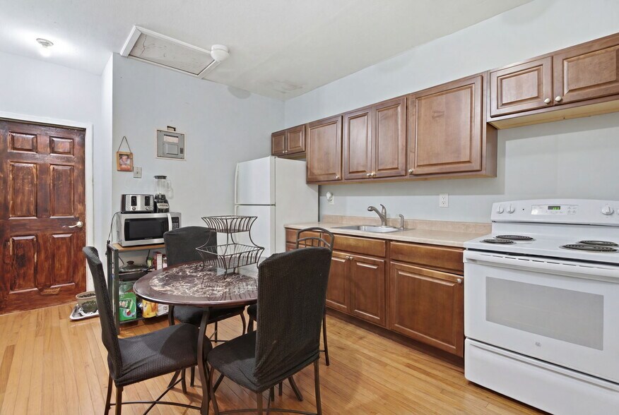 More Photos Of 7 New Main St, Haverstraw Storefront Retail Residential For Lease