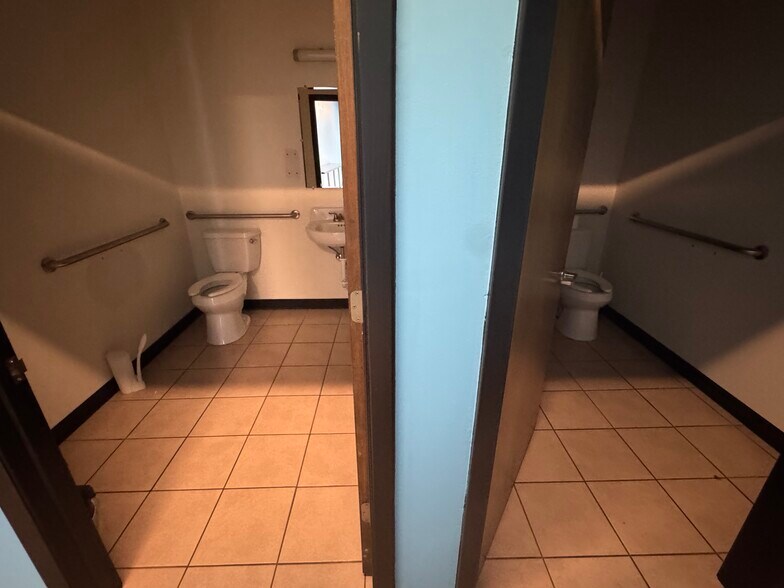 More Photos Of 604 N Bell Blvd, Cedar Park Freestanding For Lease