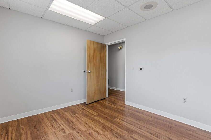 More Photos Of 320 Phillips St, North Kingstown Medical For Sale
