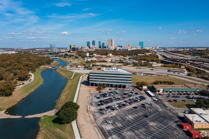 More Photos Of 2501 Parkview Dr, Fort Worth Office For Lease