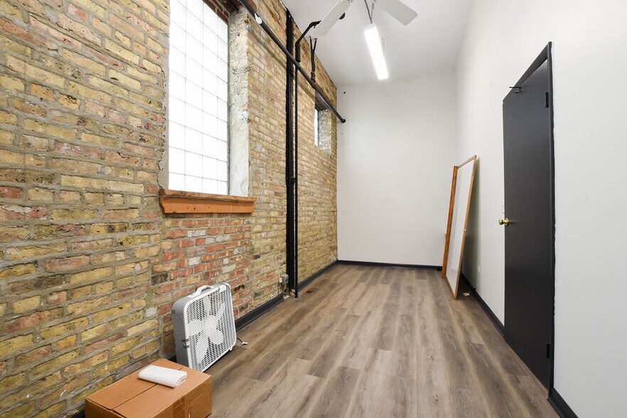 More Photos Of 3501 W Armitage Ave, Chicago Apartments For Lease