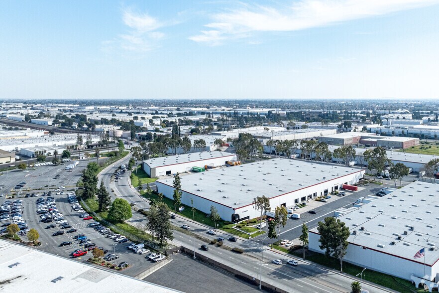 More Photos Of 5630-5678 Bandini Blvd, Bell Distribution For Lease