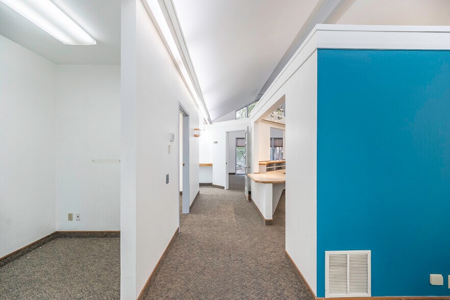 More Photos Of 1336 E Hunter Pl, Moses Lake Office For Sale