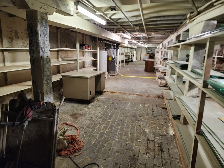 More Photos Of 405 Chestnut St, Atlantic Storefront For Sale