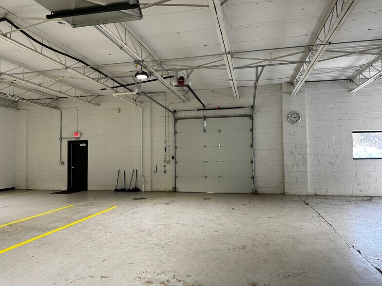 More Photos Of 3155 Bermuda St, Ferndale Manufacturing For Lease