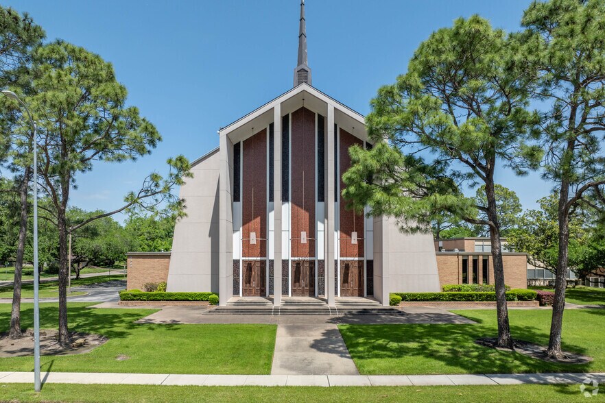 More Photos Of 4300 W Bellfort St, Houston Schools For Lease