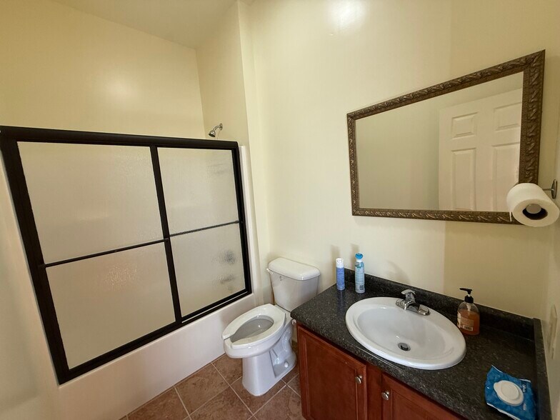 More Photos Of 111 Fontana St, Clinton Office For Lease