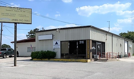 Primary Photo Of 316 Dallas Dr, Denton Showroom For Lease