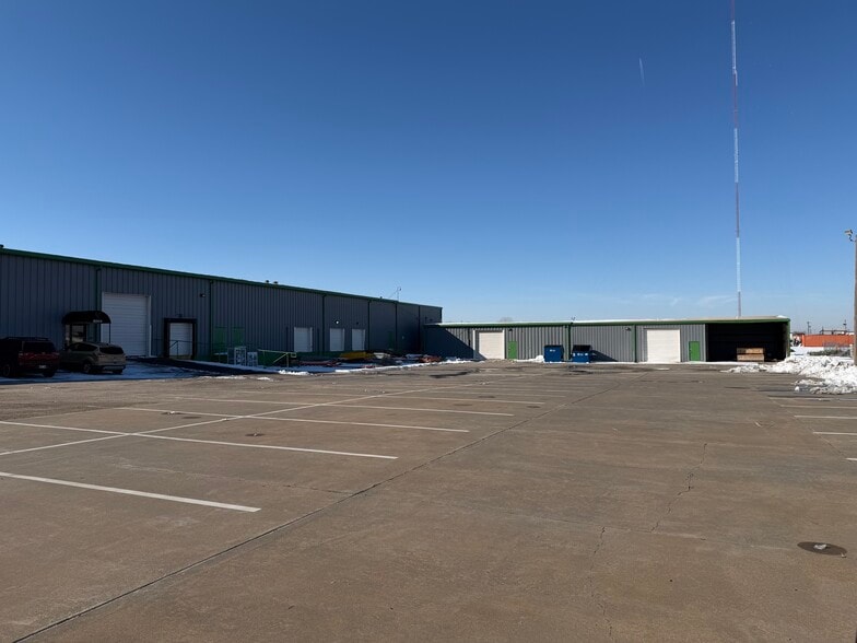 More Photos Of 8009 S I 35 Service Rd, Oklahoma City Manufacturing For Lease