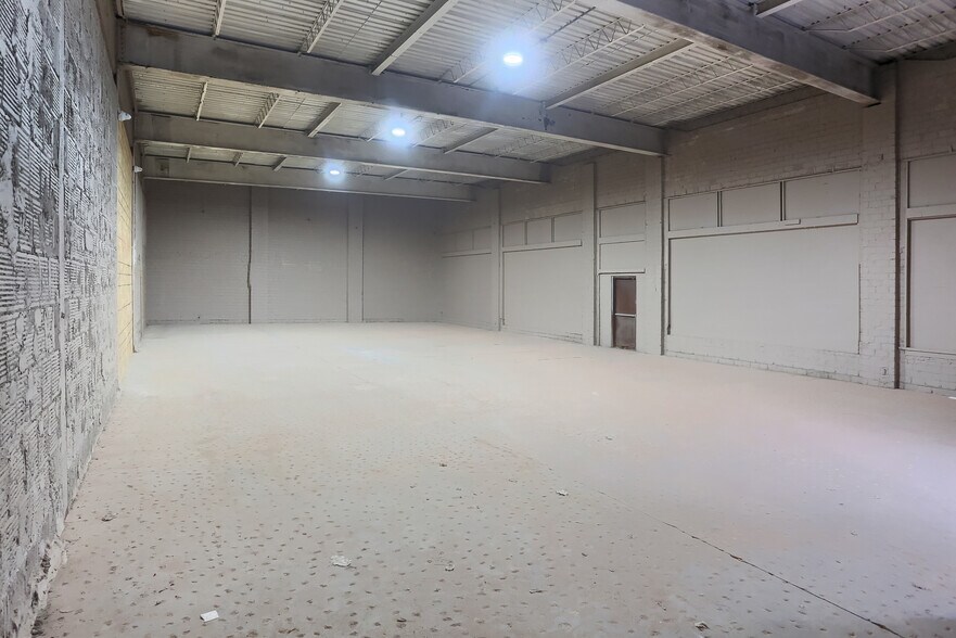 More Photos Of 468 E Washington St, New Castle Manufacturing For Lease