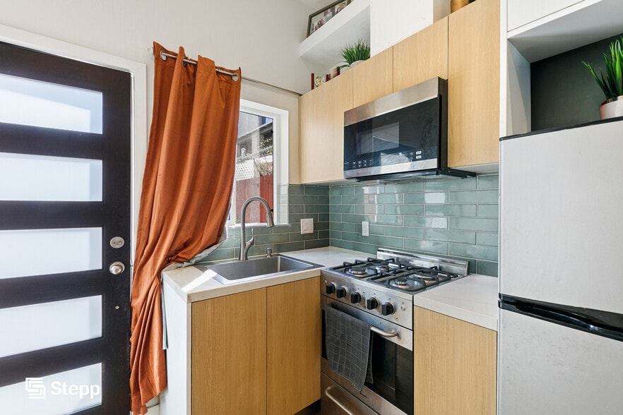 More Photos Of 1325-1331 E Ocean Blvd, Long Beach Apartments For Sale