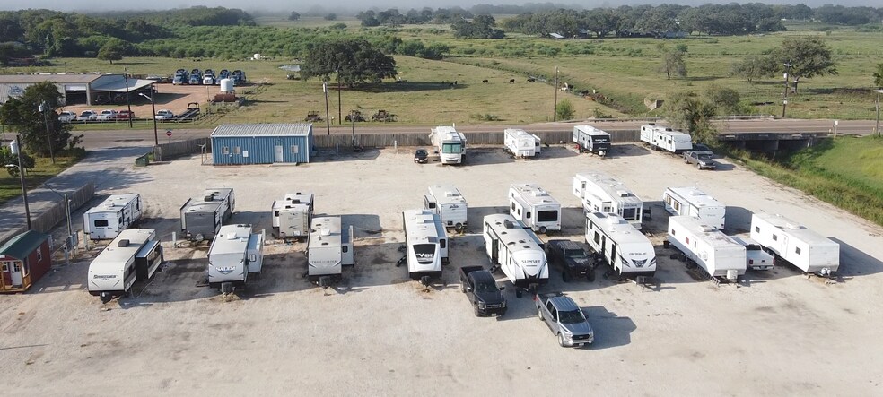 Primary Photo Of 500 Douglas St, Cuero Trailer Camper Park For Sale