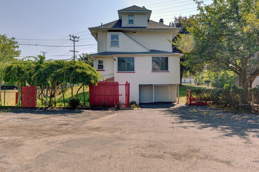 More Photos Of 120 Newark Pompton Tpke, Pequannock Storefront Retail Residential For Sale