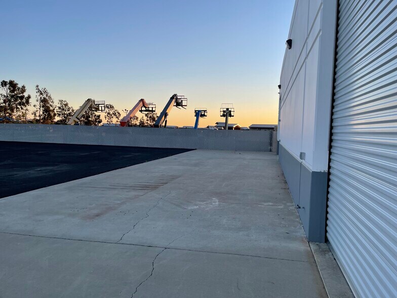 More Photos Of 20712 Civic Center Dr, Lake Forest Warehouse For Lease