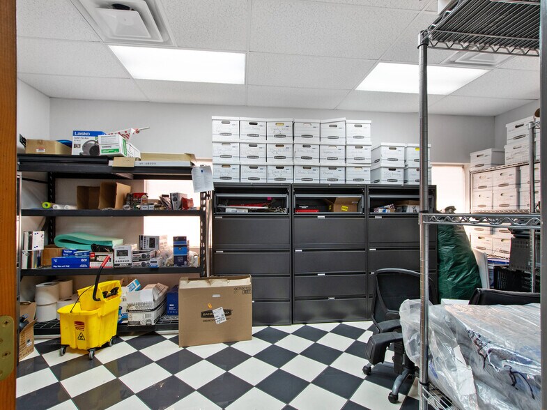 More Photos Of 2560 E Main St, Mesa Freestanding For Sale