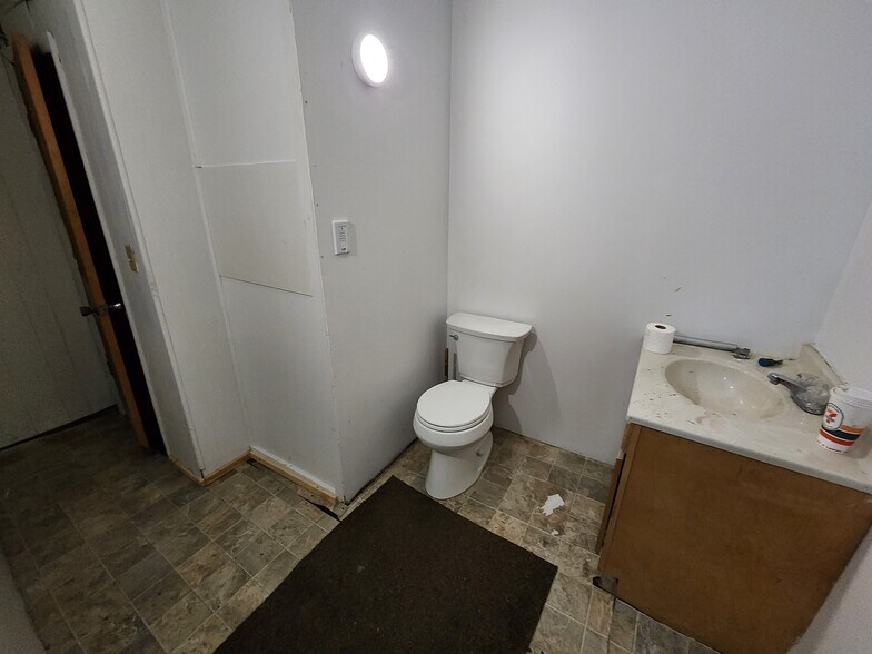 More Photos Of 744 Park Ave, Syracuse Warehouse For Sale