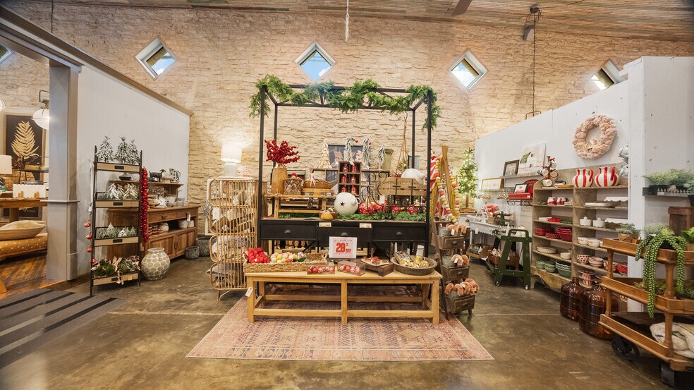 More Photos Of 101 N Elm, Hico General Retail For Sale