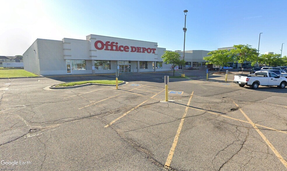 Primary Photo Of 2020 Adams St, Mankato General Retail For Sale