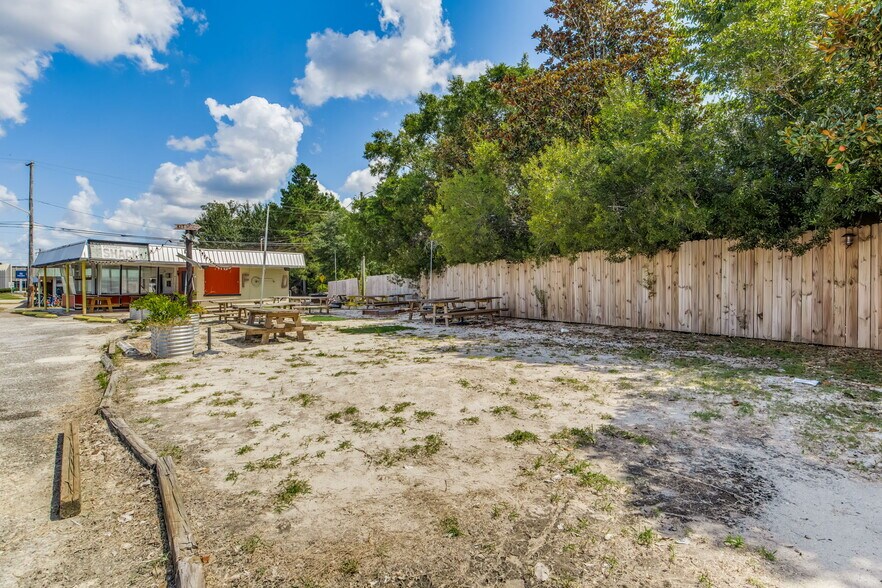 More Photos Of 5168 Stewart St, Milton Fast Food For Sale