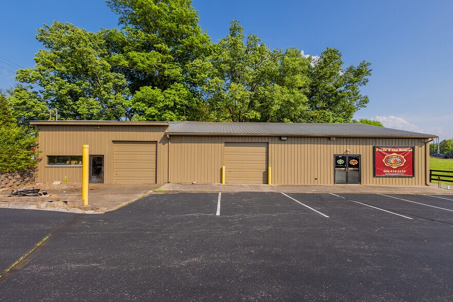 More Photos Of 654 Versailles Rd, Frankfort Showroom For Lease