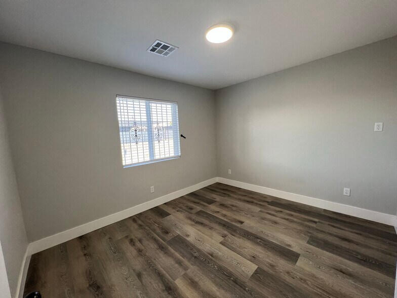 More Photos Of 3662 Park St, Las Vegas Industrial For Sale