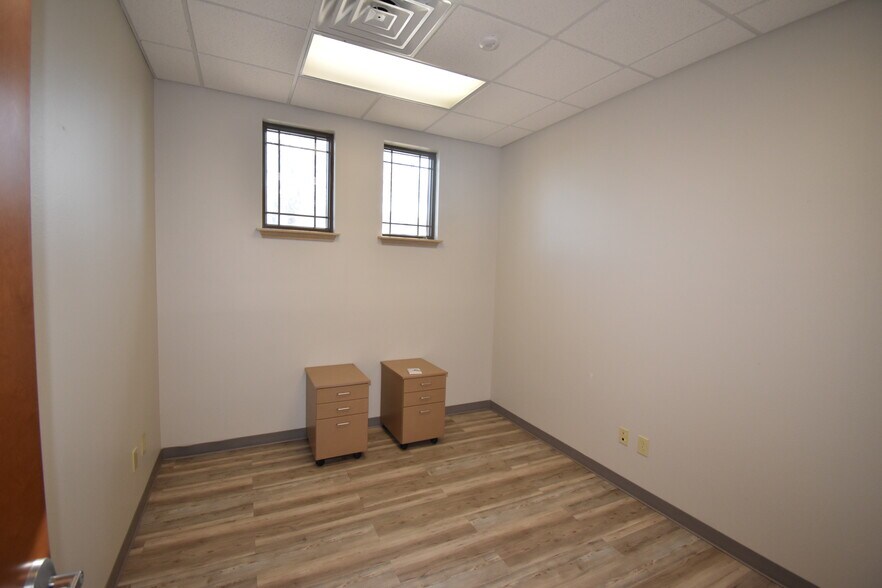 More Photos Of 2401 W Oak St, Denton Medical For Lease