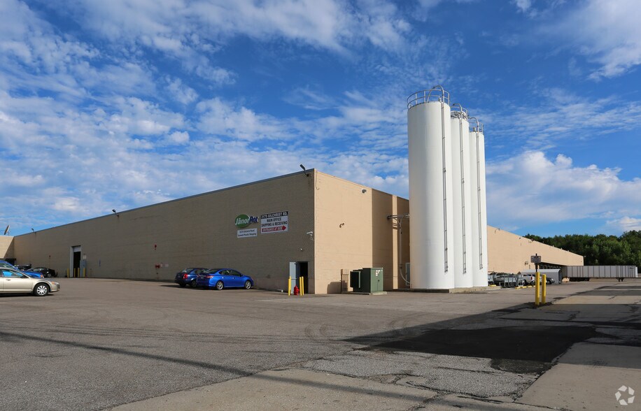 More Photos Of 3175 Gilchrist Rd, Mogadore Warehouse For Lease