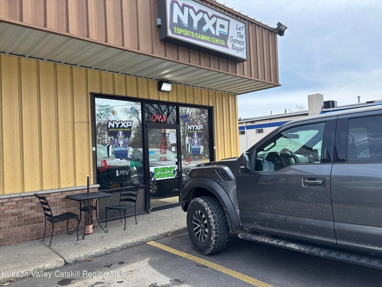 More Photos Of 1076-1090 Morton Blvd, Kingston Storefront Retail Office For Lease