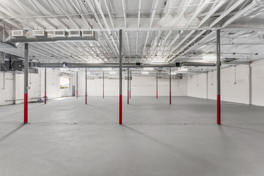 More Photos Of 3535 N Anza Rd, Palm Springs Warehouse For Sale