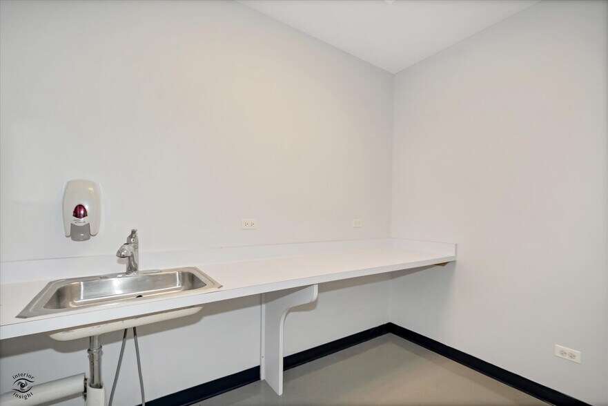 More Photos Of 912 Northwest Hwy, Fox River Grove Medical For Sale