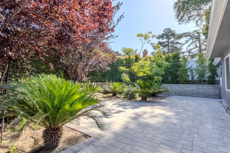 More Photos Of 2700 Prospect Ave, La Crescenta Apartments For Sale