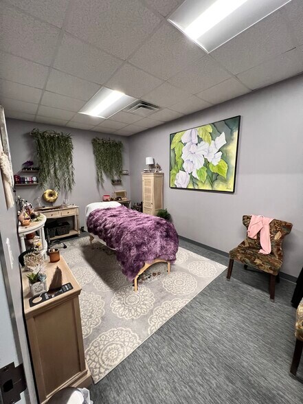 More Photos Of 1310 NW Vivion Rd, Kansas City Office For Lease