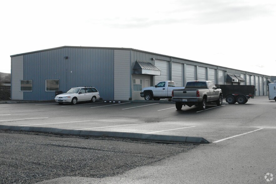 More Photos Of 6223 W Deschutes Ave, Kennewick Flex For Lease
